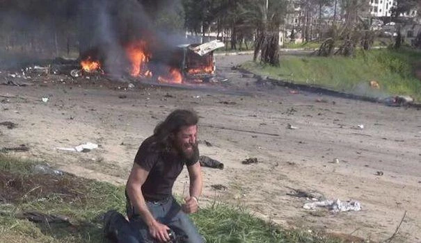 Συγκλονίζει ο Σύρος φωτογράφος που κλαίει μετά από επίθεση αυτοκτονίας στο Χαλέπι – [εικόνες]